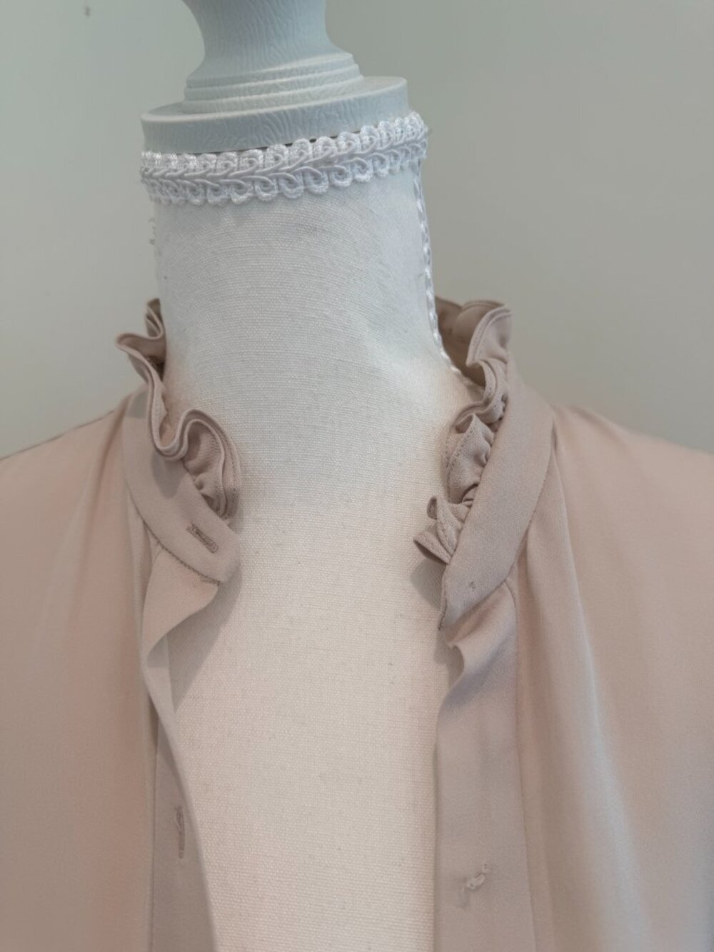 Nili Lotan "Lily" Ruffle Silk Blouse – 100% Silk Pale Pink / Blush Size XS - Picture 5 of 10